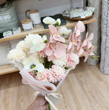 Load image into Gallery viewer, CHRYSANTHEMUM POM POM - OFF WHITE