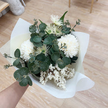 Load image into Gallery viewer, Artificial Eucalyptus Stem Bunch