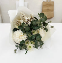 Load image into Gallery viewer, Artificial Eucalyptus Stem Bunch