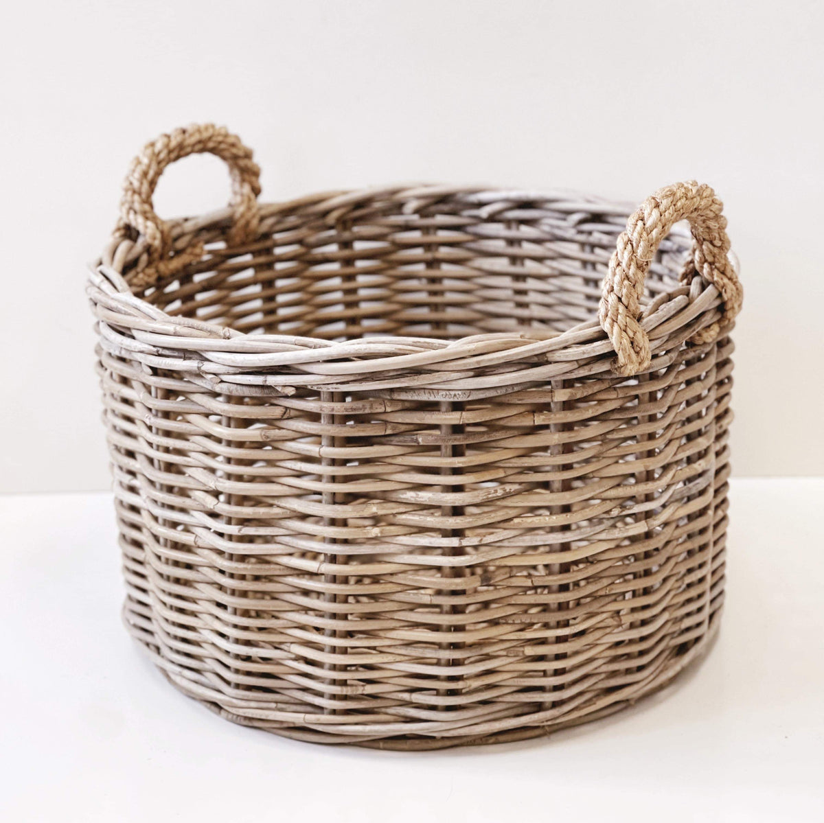 BASKET WITH ROPE HANDLE HOME THYME