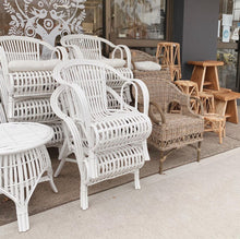 Load image into Gallery viewer, WHITE OZ CHAIR