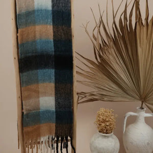 FLUFFY ALASKA SCARF