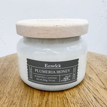 Load image into Gallery viewer, SOY CANDLE - PLUMERIA HONEY
