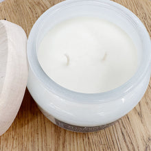Load image into Gallery viewer, SOY CANDLE - PLUMERIA HONEY
