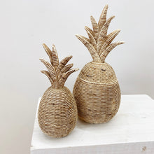 Load image into Gallery viewer, RATTAN LOOK PINEAPPLE
