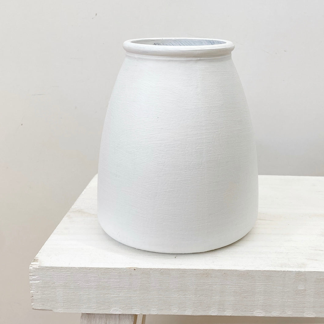 MATTE WHITE VASE - 15CM