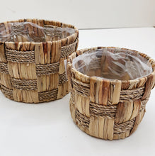 Load image into Gallery viewer, WATER HYACINTH PLANTER
