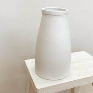 MATTE WHITE VASE - 26CM
