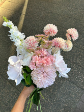 Load image into Gallery viewer, Delphinium Stem
