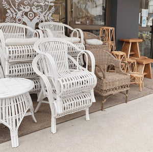 WHITE OZ CHAIR
